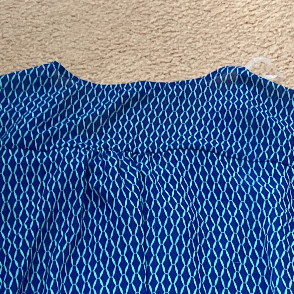 Patterned Blouse - Picture 7 of 8